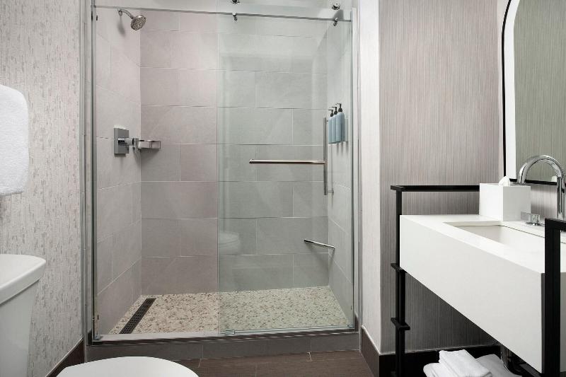 اتاق استاندارد با تخت بزرگ, Courtyard By Marriott San Diego Downtown