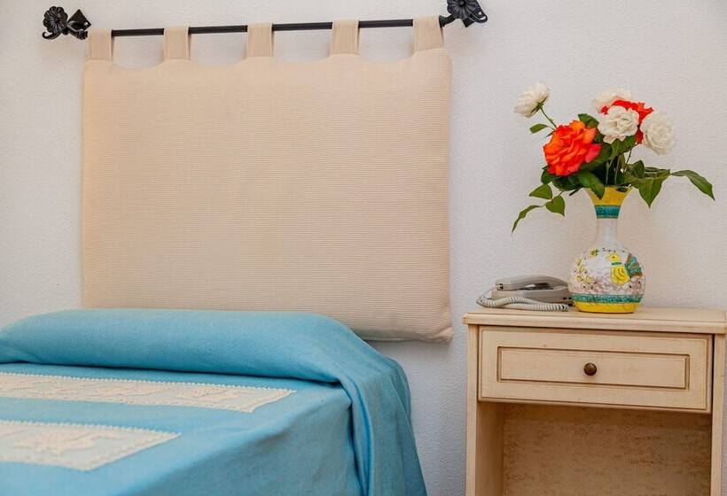 חדר אקונומי, San Trano