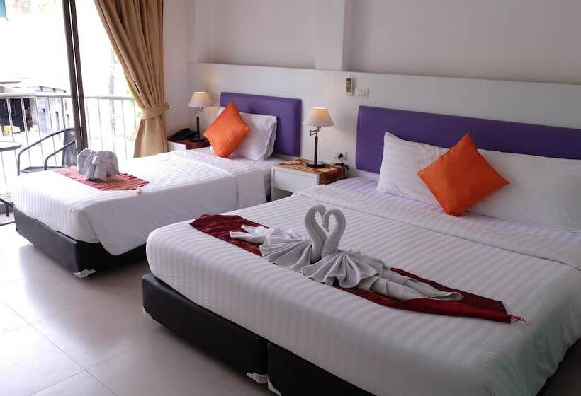 디럭스 룸, Armoni Patong Beach