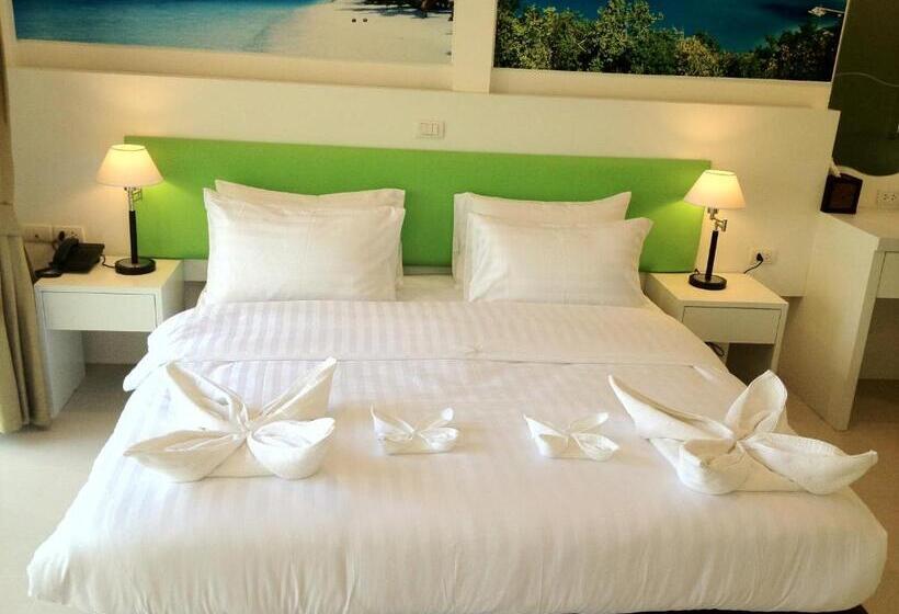 디럭스 룸, Armoni Patong Beach