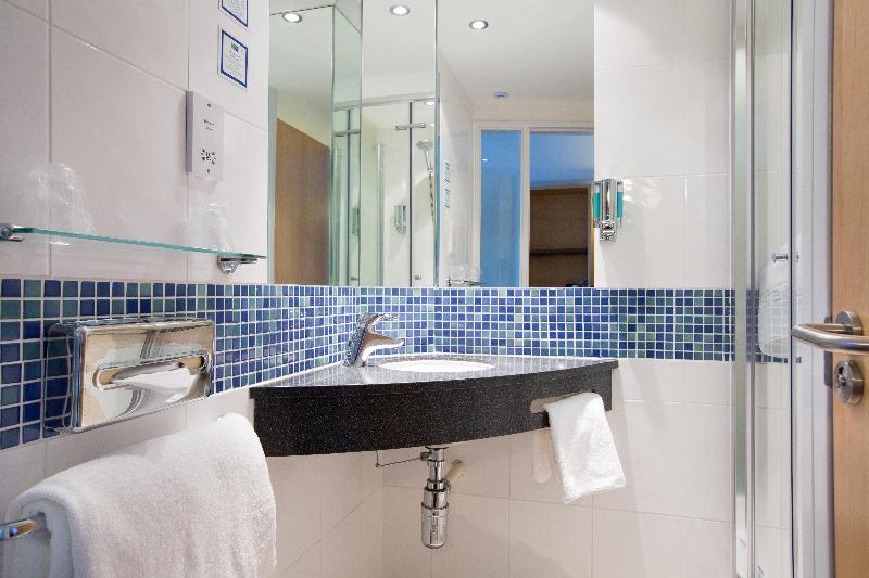 Номер Стандарт, Holiday Inn Express Hamilton, An Ihg