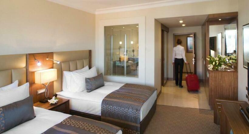 수피리어 룸, Mövenpick Hotel Izmir