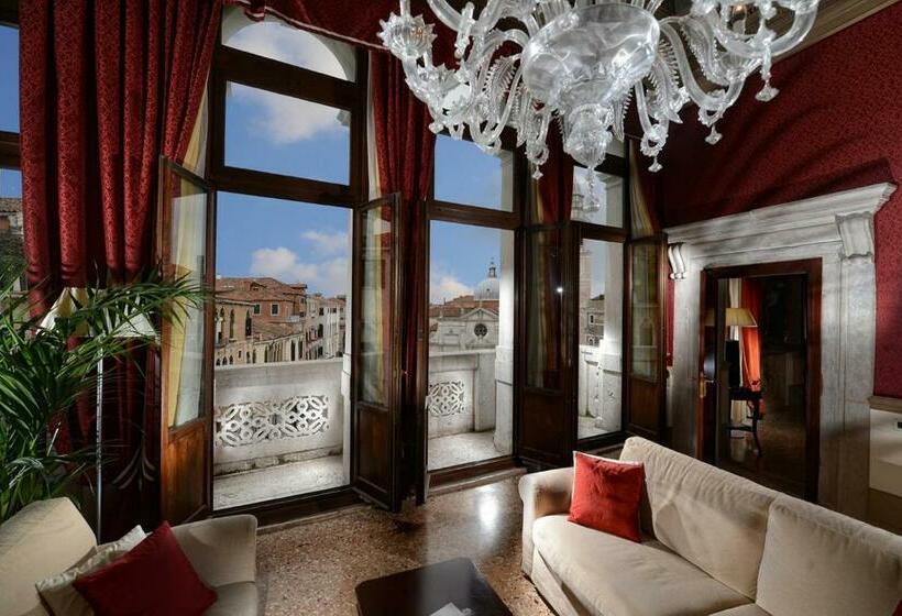 مجموعه ویستا شهر, Ruzzini Palace