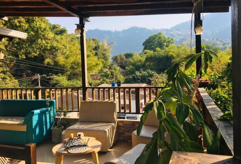 스탠다드 트리플 룸, Hostal Los Wichos