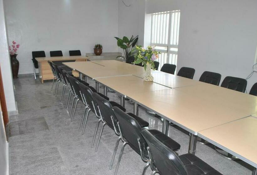 اتاق استاندارد سه نفره, White Horse Hotel Cotonou