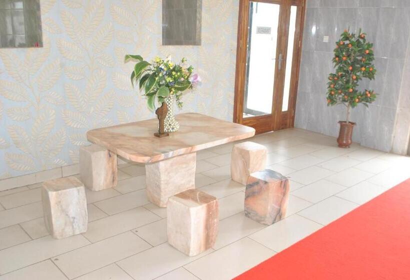 اتاق استاندارد سه نفره, White Horse Hotel Cotonou