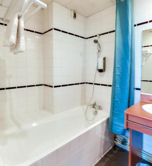 اتاق استاندارد چهار تخته, Brit Hotel Saint Nazaire Centre
