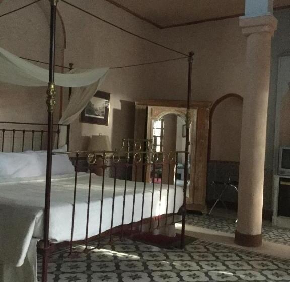 سوییت جونیور, Al Moudira