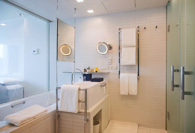 Deluxe Room Mountain View, Vista Walkerhill Seoul   Formerly W Seoul