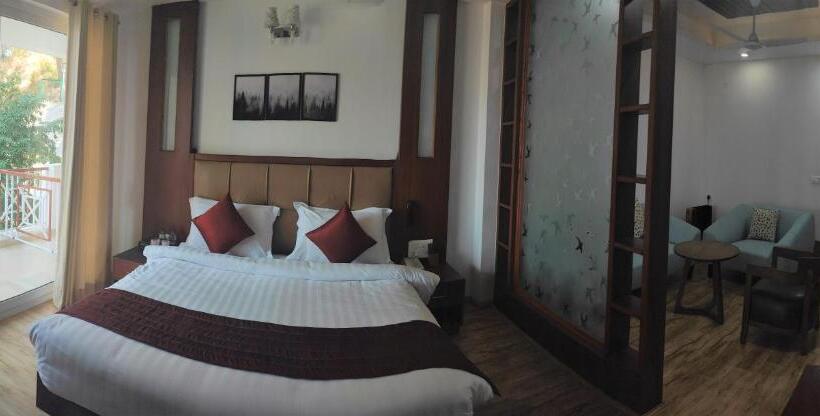 디럭스 스위트, Himalayan Splendour Resort