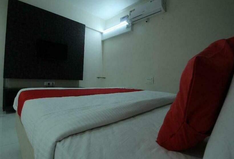 Номер Deluxe, Staymaker Regal Residency