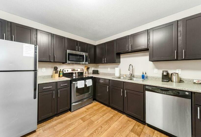 Apartamento 2 Quartos, Kasa Downtown South Bend