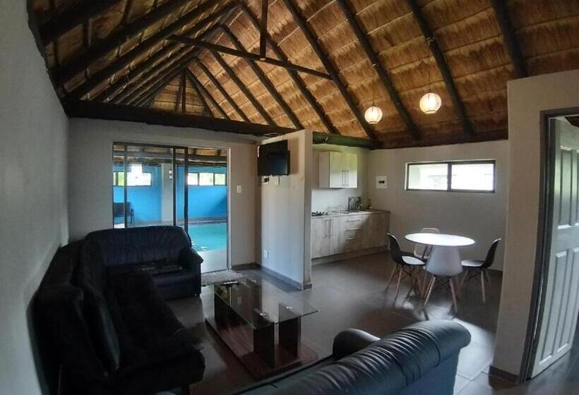 Вилла с 1 спальней и бассейном, Vaal Marina Resort