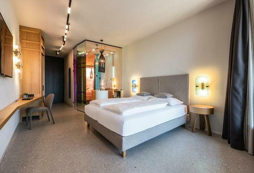 Suite with lake view, Im Zeitlauf   Life With Nature