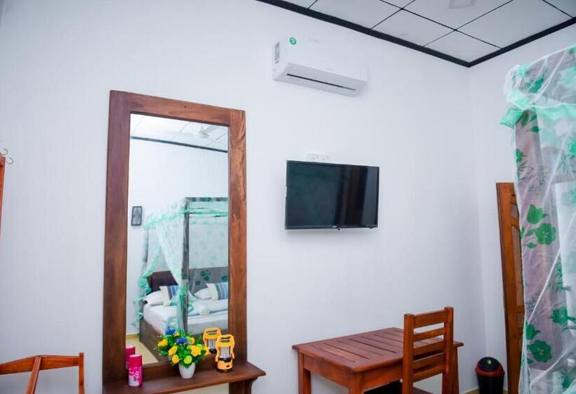 Семейный Номер Superior, Double Lake View Tissa & Safari