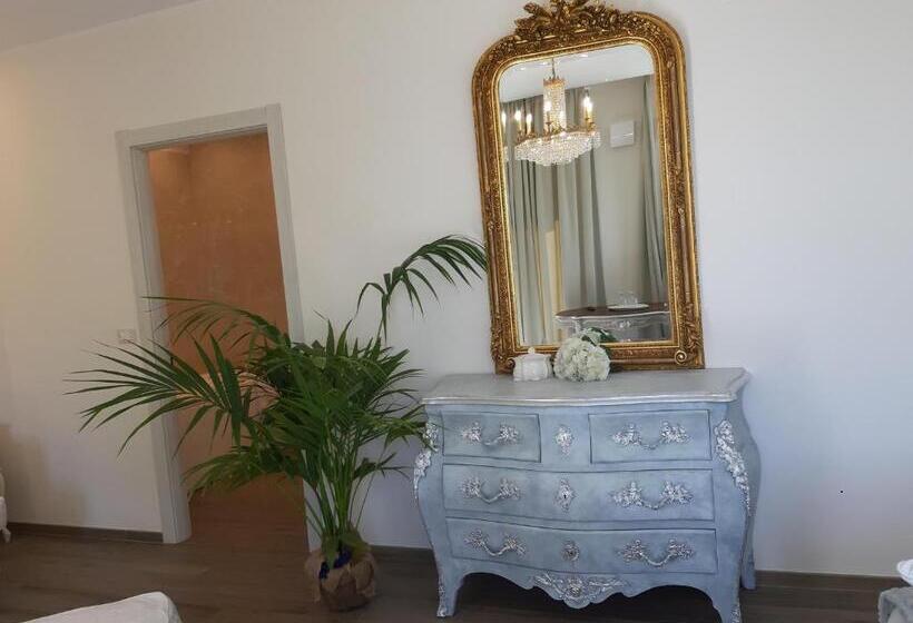 جناح مزود بجاكوزى, Luxury Dreams