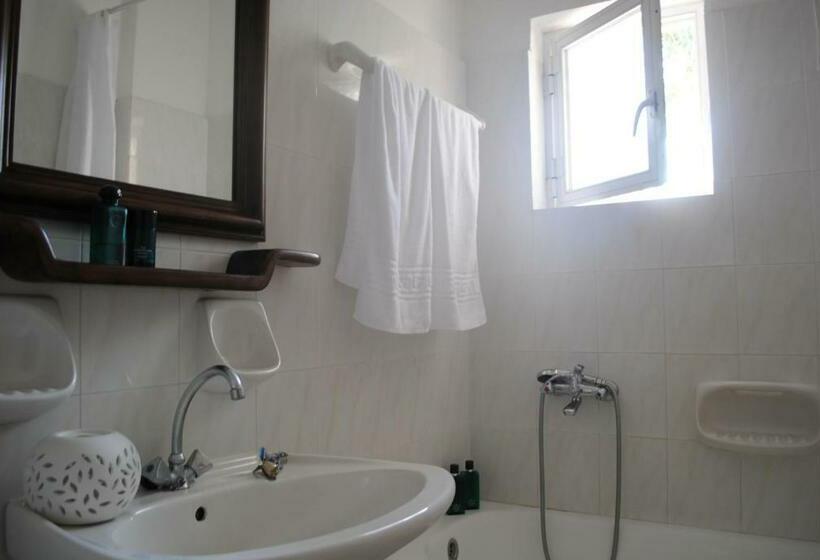 استودیوی استاندارد, Marita's Apartments