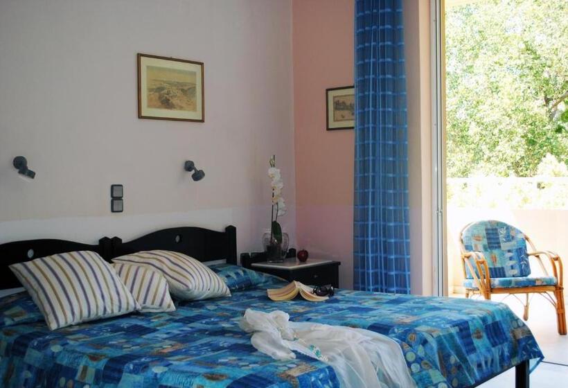 استودیوی استاندارد, Marita's Apartments