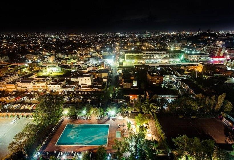 سوئیت کلاب, Carlton Madagascar