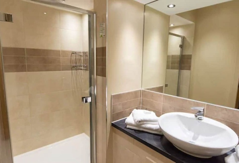 اتاق استاندارد یک نفره, Great Hallingbury Manor & Lodges