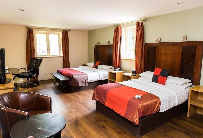 اتاق خانوادگی, Great Hallingbury Manor & Lodges
