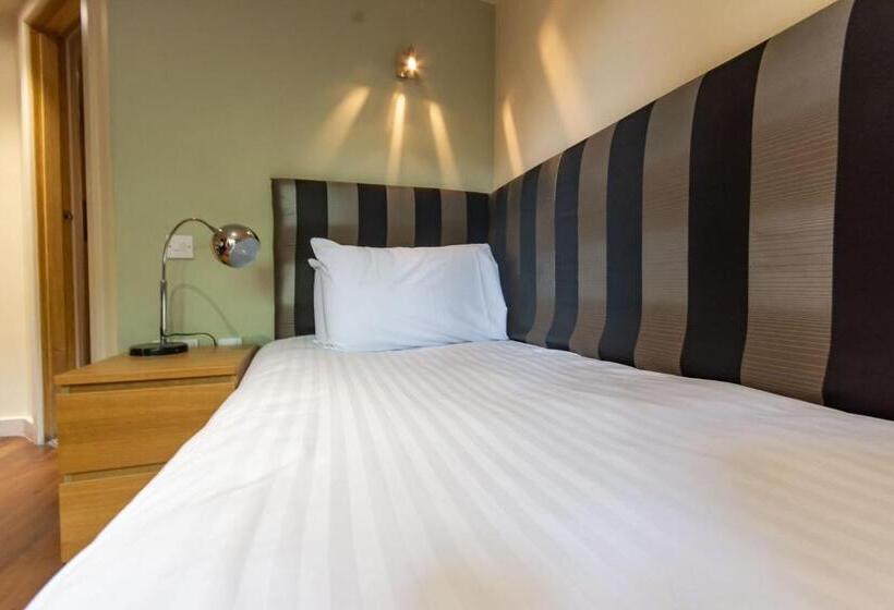 اتاق کلاسیک یک تخته, Great Hallingbury Manor & Lodges