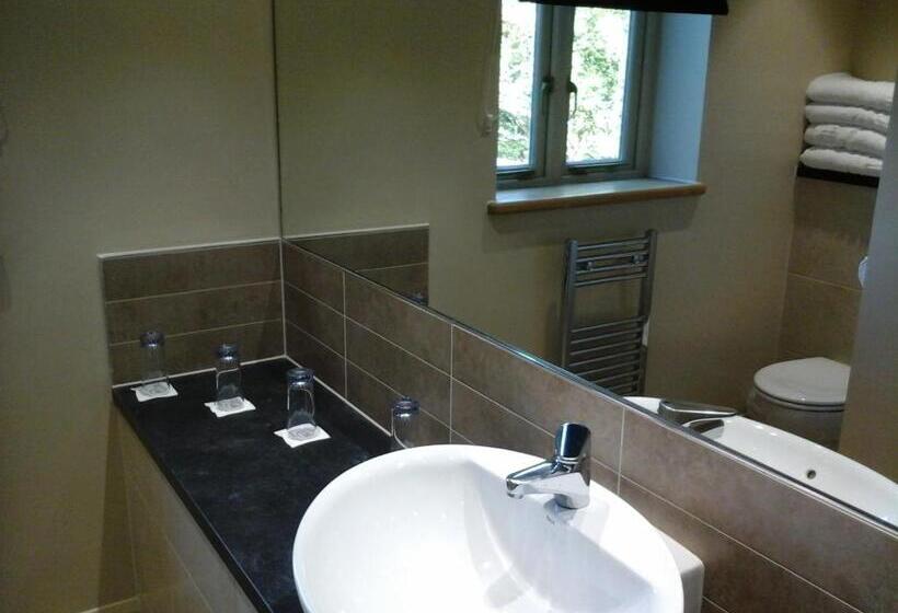 اتاق خانوادگی, Great Hallingbury Manor & Lodges