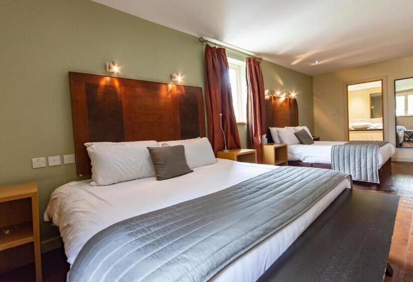 اتاق خانوادگی, Great Hallingbury Manor & Lodges