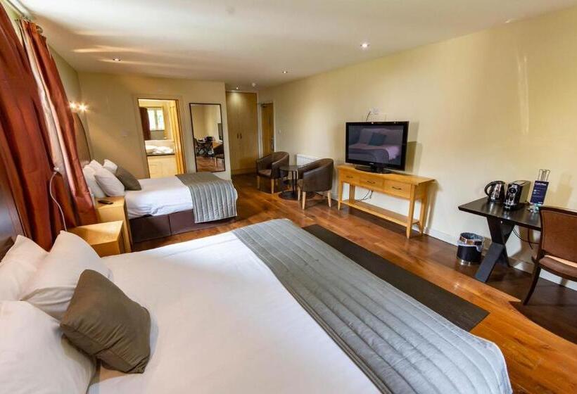 اتاق خانوادگی, Great Hallingbury Manor & Lodges