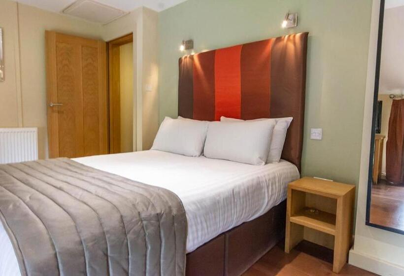 اتاق خانوادگی, Great Hallingbury Manor & Lodges