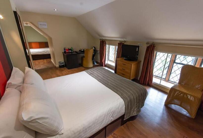 اتاق خانوادگی, Great Hallingbury Manor & Lodges