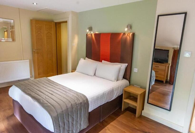 اتاق خانوادگی, Great Hallingbury Manor & Lodges