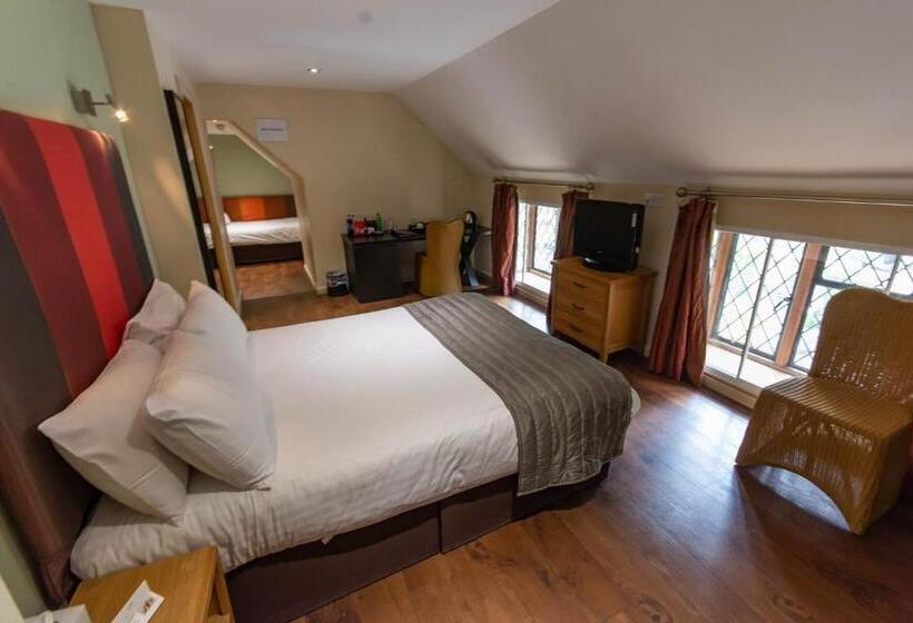اتاق خانوادگی, Great Hallingbury Manor & Lodges