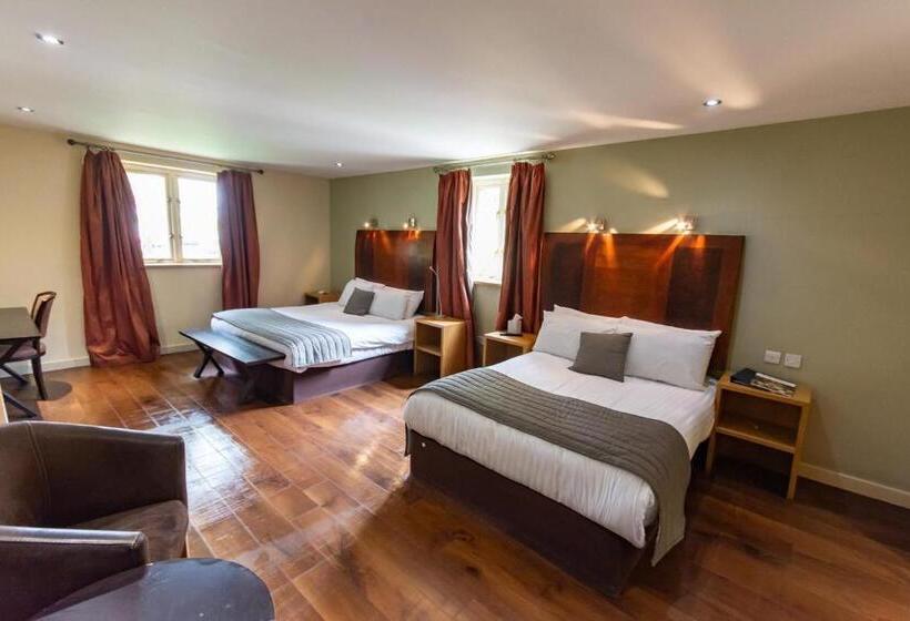 اتاق خانوادگی, Great Hallingbury Manor & Lodges