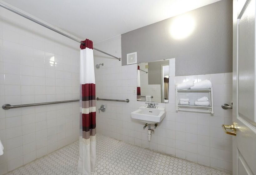 חדר דלוקס מותאם לאנשים עם מוגבלויות, Red Roof Inn Arlington   Entertainment District