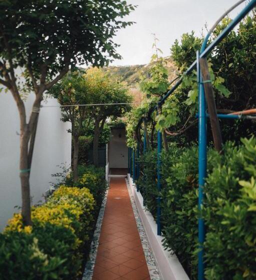Трехместный Номер Стандарт Вид на Сад, Villa Maria