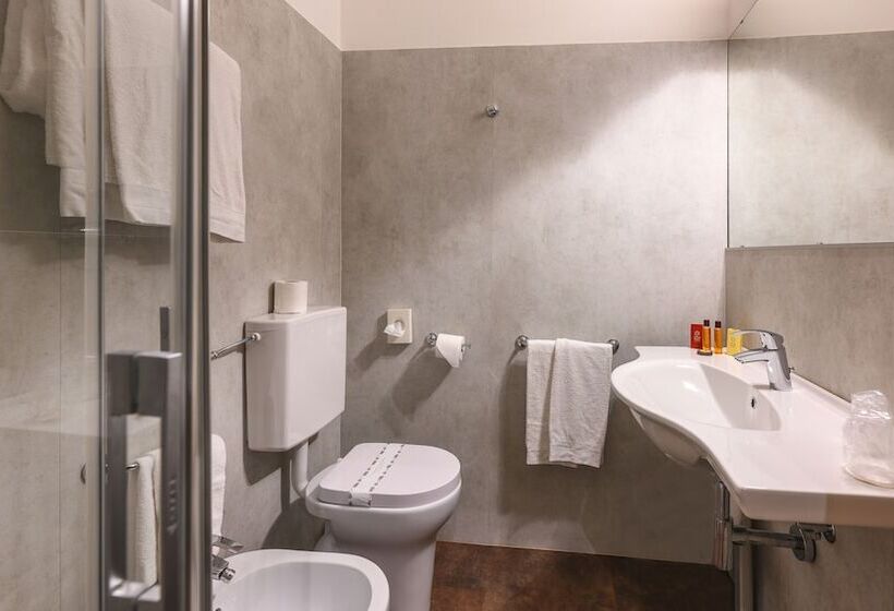 استودیوی استاندارد, Albergo Reggio
