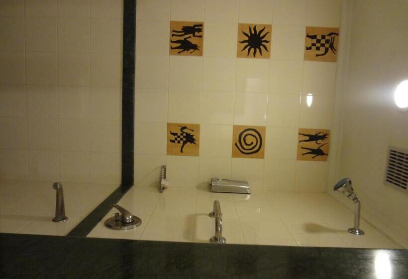 Номер бизнес-класса, Lemon Tree Hotel, Ahmedabad