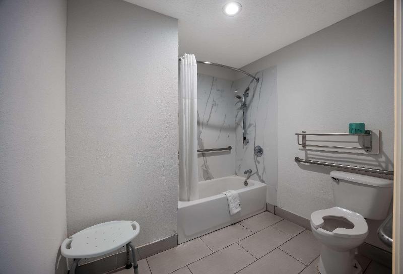 キングサイズベッドのスタンダードルーム, Quality Inn Tallahassee Near University