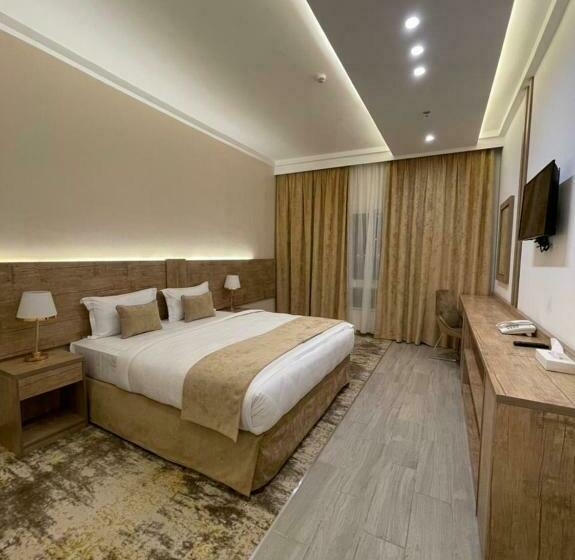 Family Suite, 21