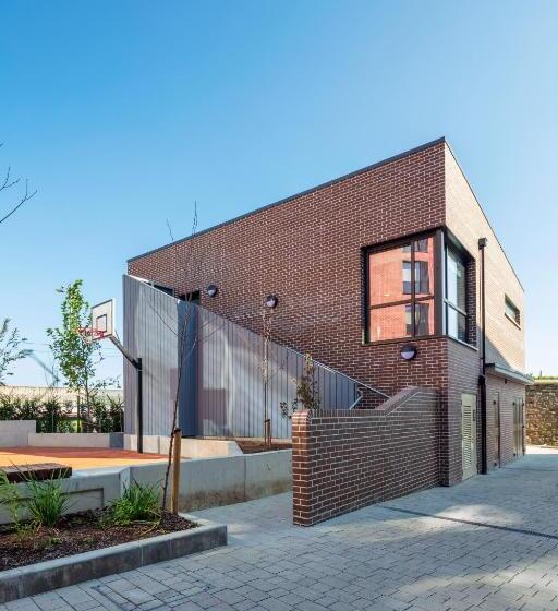 آپارتمان 1 خوابه, Highfield House