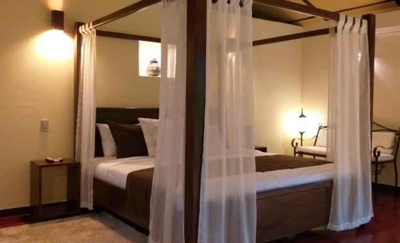 Люкс, Tropical Suites & Villas