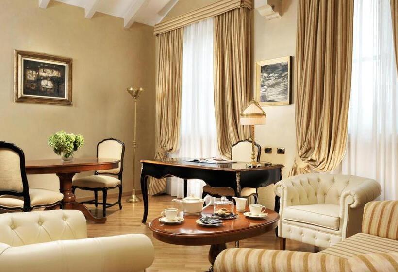 Suite with lake view, Castello Dal Pozzo