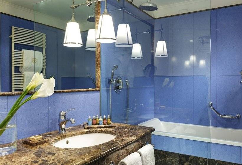 Suite with lake view, Castello Dal Pozzo