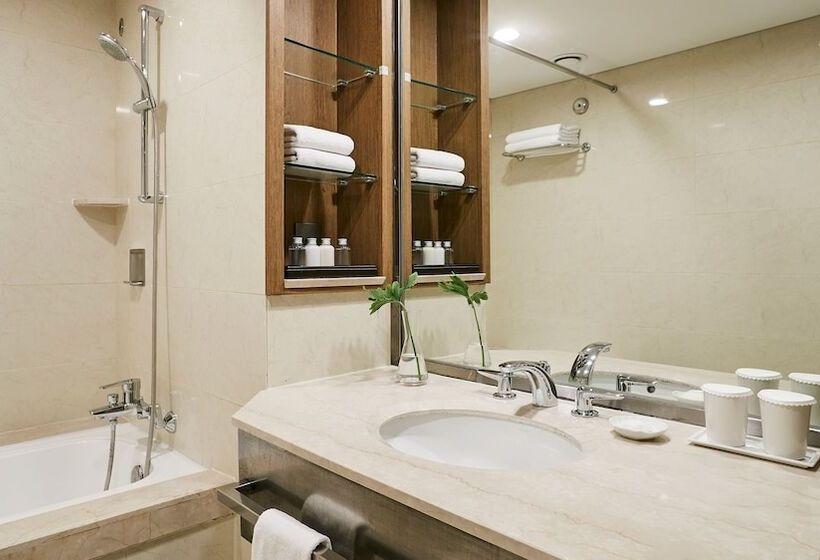 Номер Deluxe, The Suites Hotel Jeju
