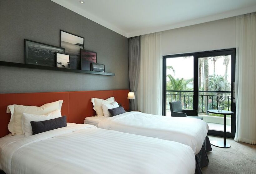 Номер Deluxe, The Suites Hotel Jeju