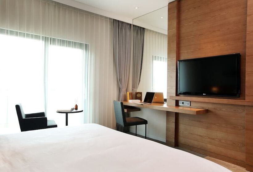 Семейный Номер с Койками, The Suites Hotel Jeju