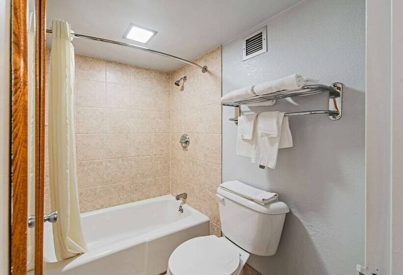 سوییت, Econo Lodge Inn & Suites Near Bricktown