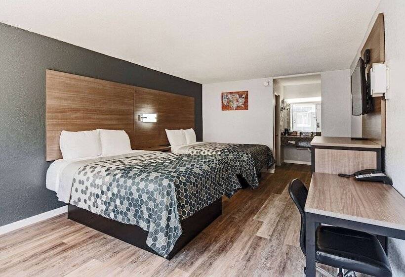 سوییت, Econo Lodge Inn & Suites Near Bricktown