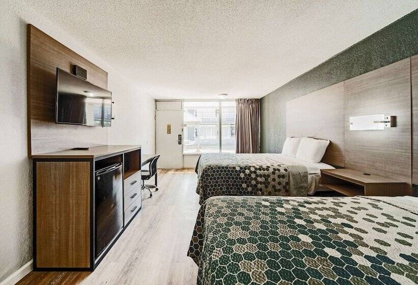 سوییت, Econo Lodge Inn & Suites Near Bricktown